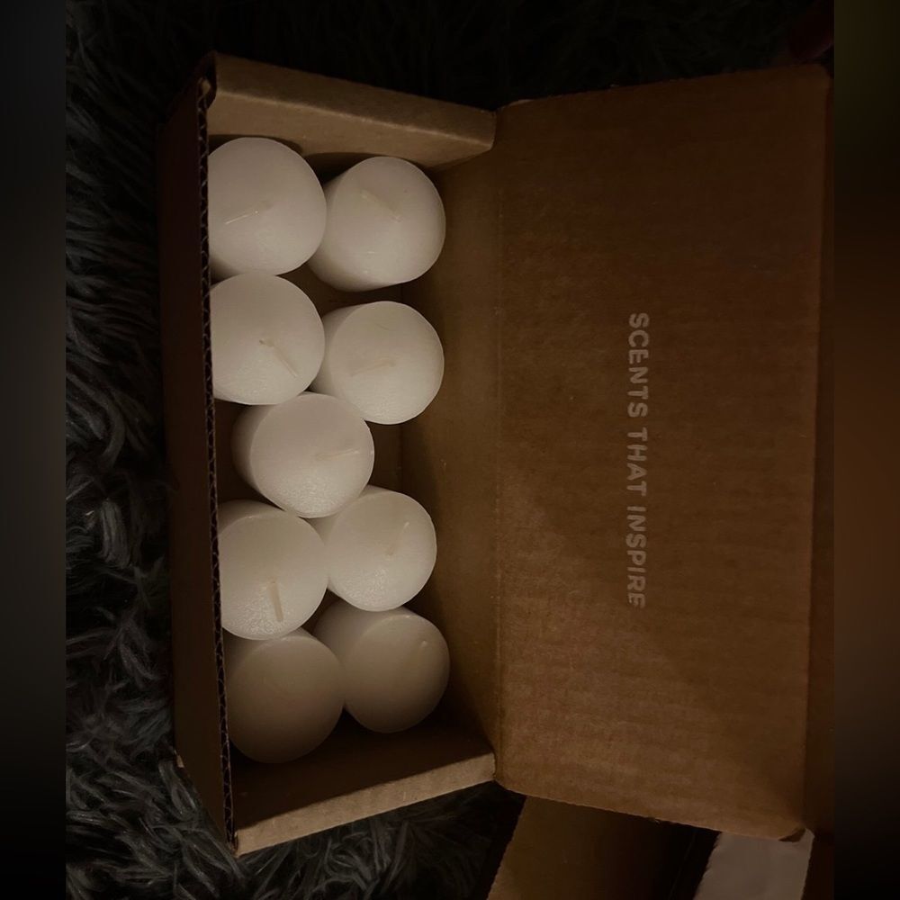 White candles (9)